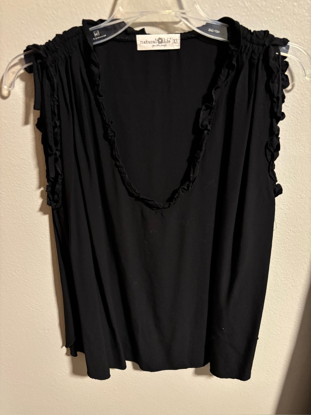 NATURAL LIFE Black Ruffle-Trim Sleeveless Camisole